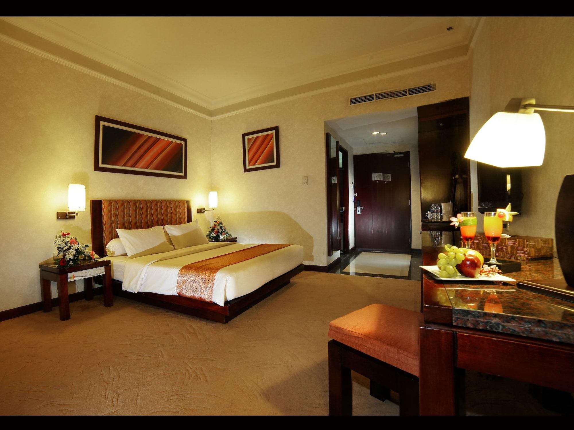 Grand Wahid Hotel サラティガ エクステリア 写真
