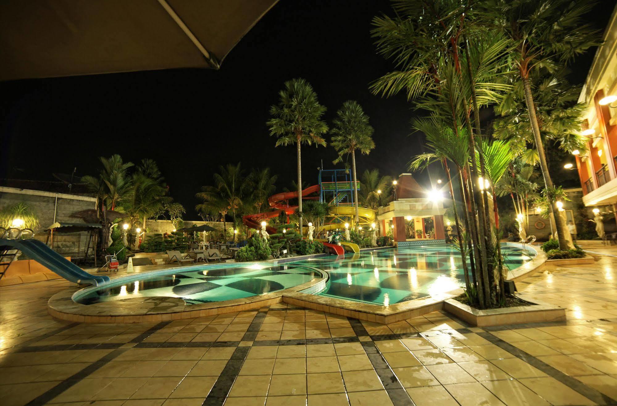 Grand Wahid Hotel サラティガ エクステリア 写真