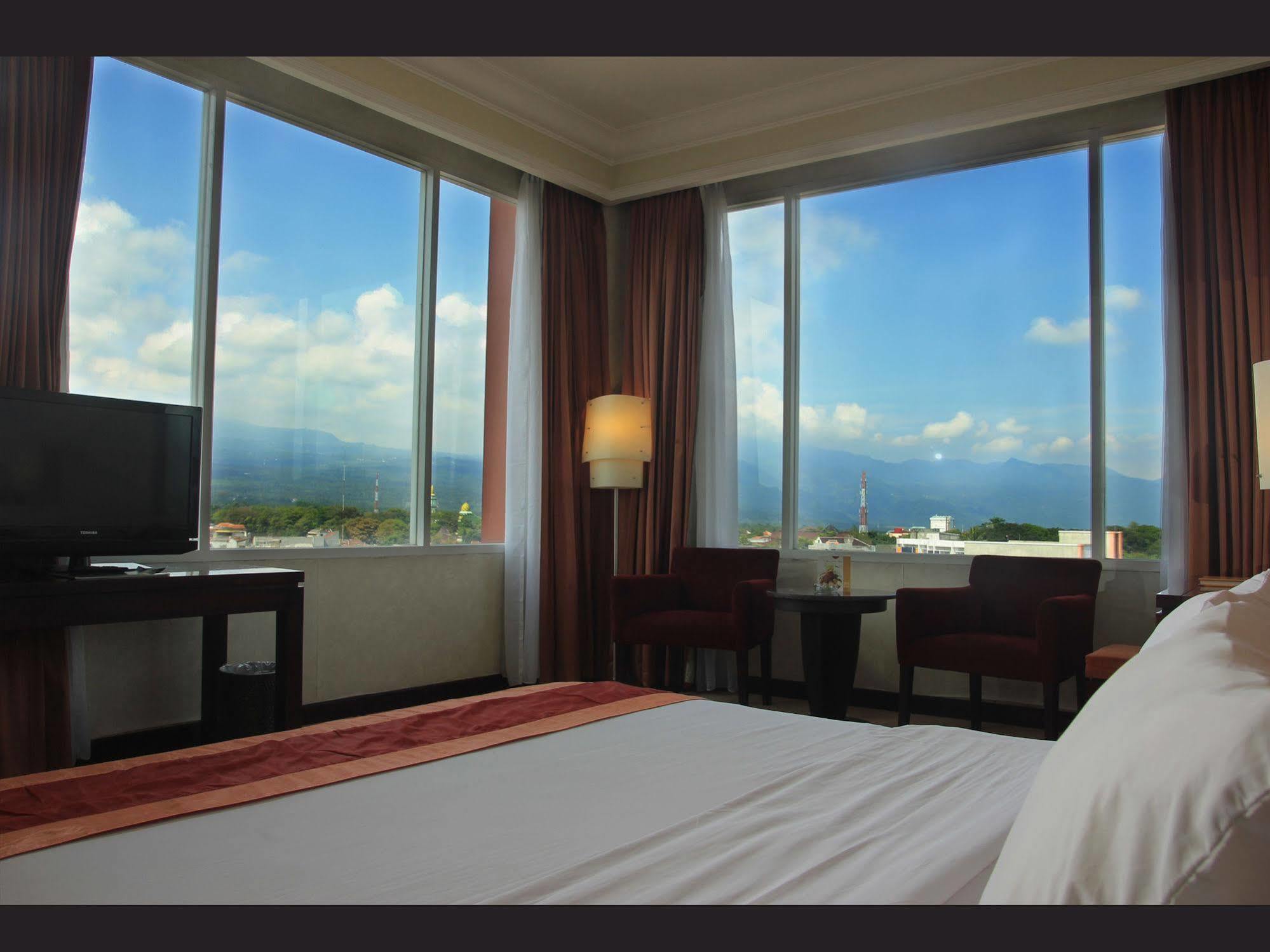 Grand Wahid Hotel サラティガ エクステリア 写真