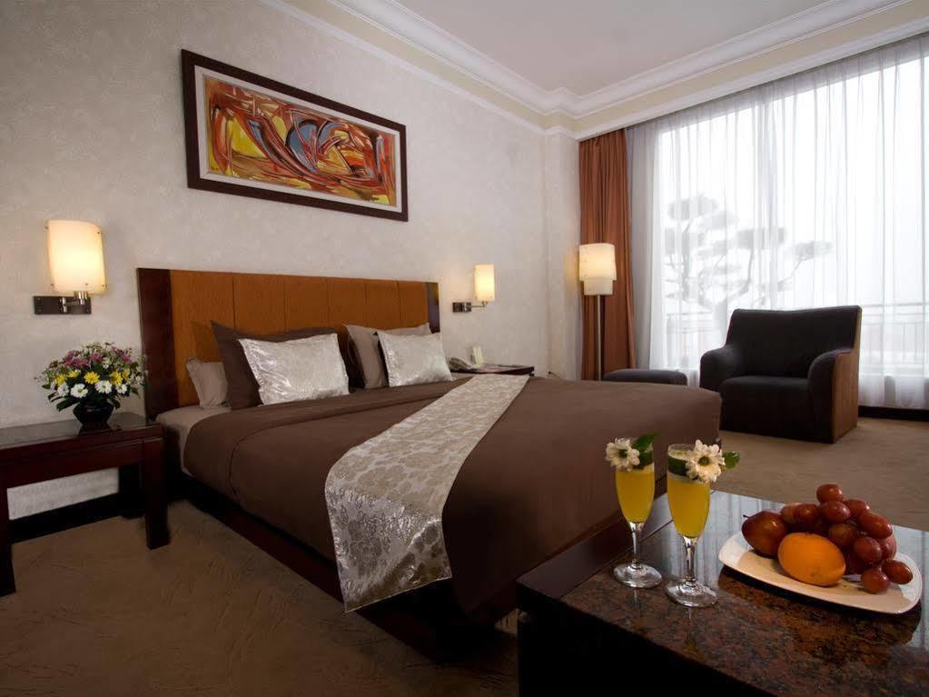 Grand Wahid Hotel サラティガ エクステリア 写真